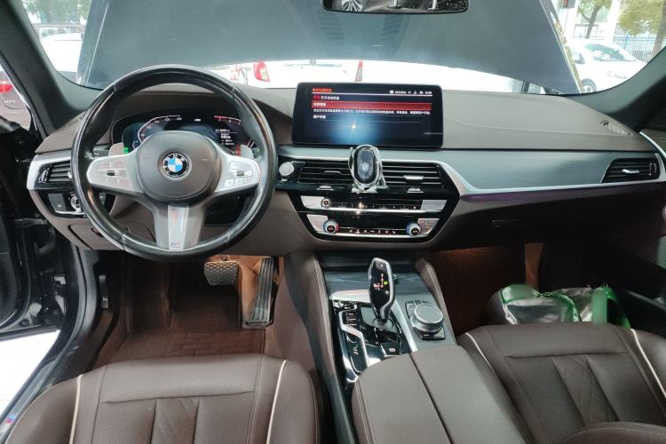 Used BMW 5 Series 2022 Second Facelift 530Li Leading Edition M Sport Package Center Console