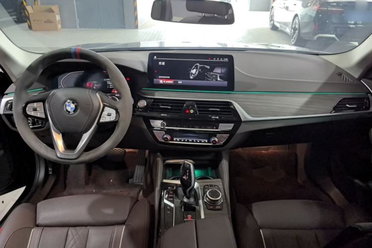 Used BMW 5 Series 2022 Second Facelift 530Li Luxury Edition Premium Package Center Console