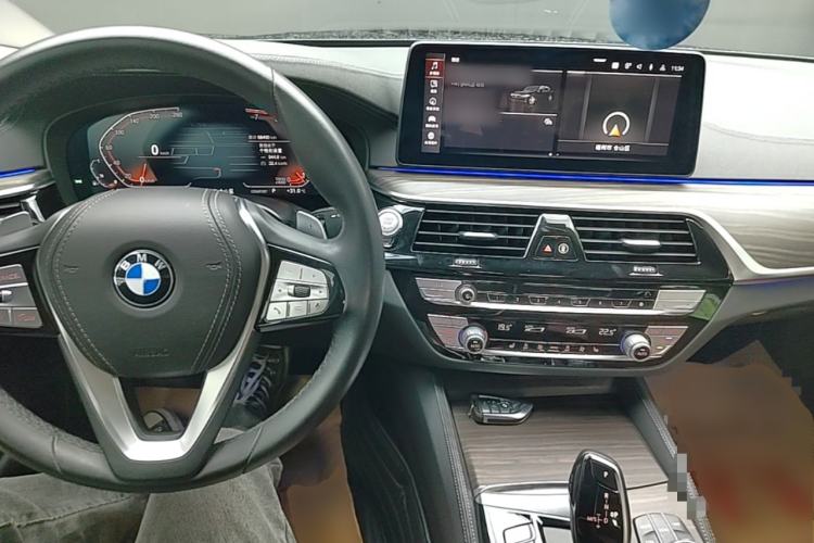 Used BMW 5 Series 2022 530Li Leading Luxury Package Center Console
