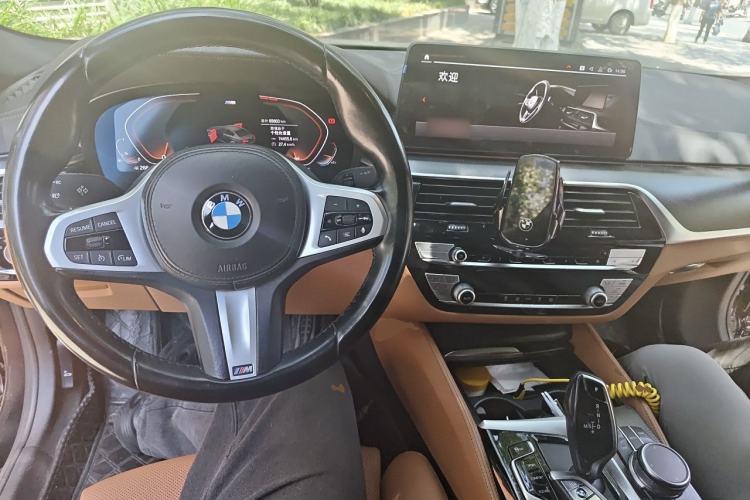 Used BMW 5 Series 2022 525i M Sport Package Center Console