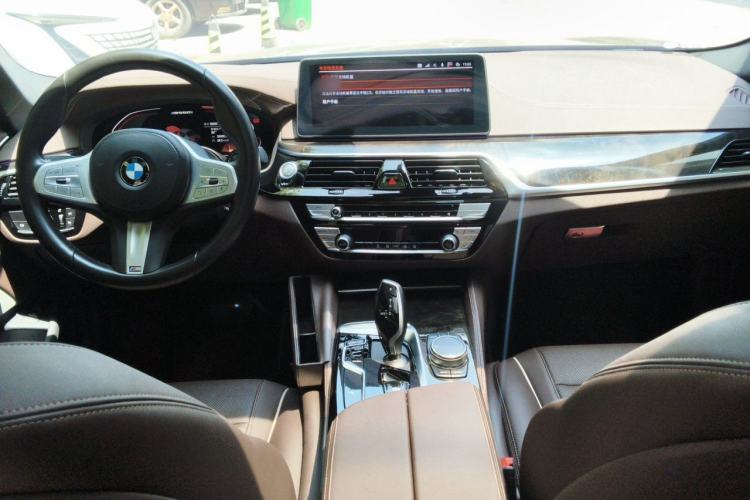 Used BMW 5 Series 2022 Second Facelift 525Li M Sport Package Center Console