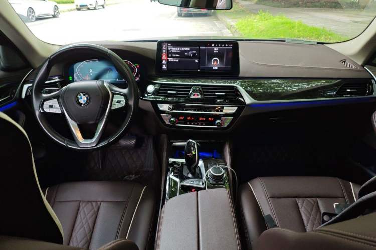 Used BMW 5 Series 2022 Second Facelift 525Li Luxury Package Center Console