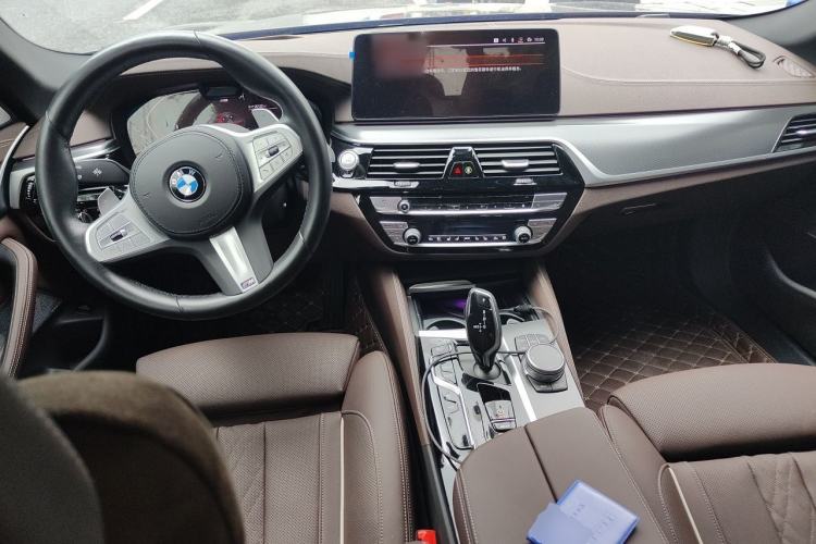 Used BMW 5 Series 2022 Facelifted Version 3 530Li Executive M Sport Package Center Console