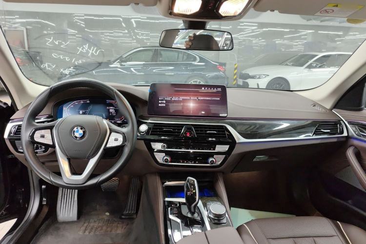 Used BMW 5 Series 2022 Second Facelift 525Li Luxury Package Center Console