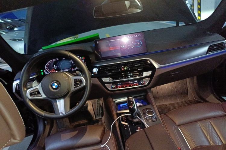 Used BMW 5 Series 2022 Restyled 540i Luxury Edition M Sport Package Center Console