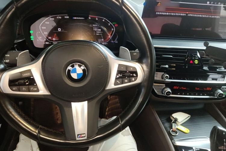 Used BMW 5 Series 2022 Second Facelift 530Li Leading Edition M Sport Package Center Console