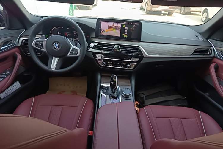 Used BMW 5 Series 2022 Restyled 530Li Leading Edition M Sport Package Center Console