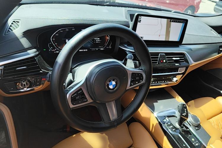 Used BMW 5 Series 2022 Second Facelift 530i M Sport Package Center Console
