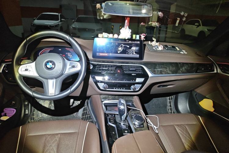Used BMW 5 Series 2022 Second Facelift 525Li M Sport Package Center Console
