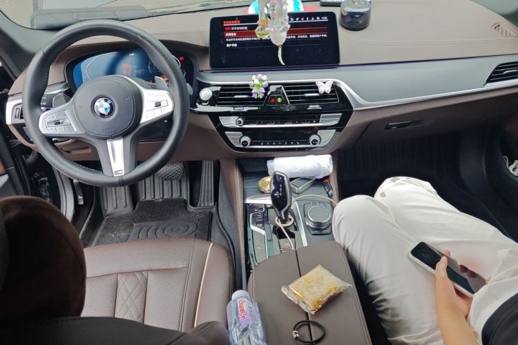 Used BMW 5 Series 2022 530Li Leading Model M Sport Package Center Console