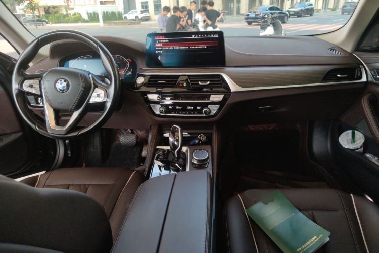 Used BMW 5 Series 2022 530Li Leading Luxury Package Center Console