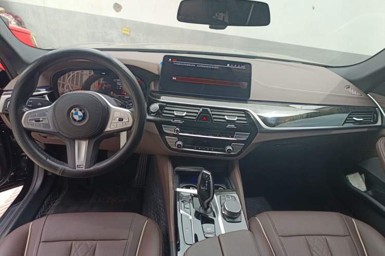 Used BMW 5 Series 2022 Second Facelift 525Li M Sport Package Center Console