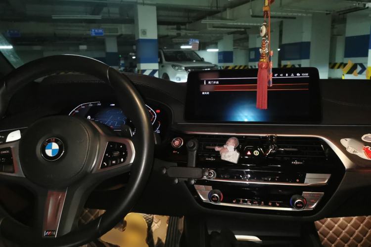 Used BMW 5 Series 2022 Second Facelift 530Li Leading Edition M Sport Package Center Console