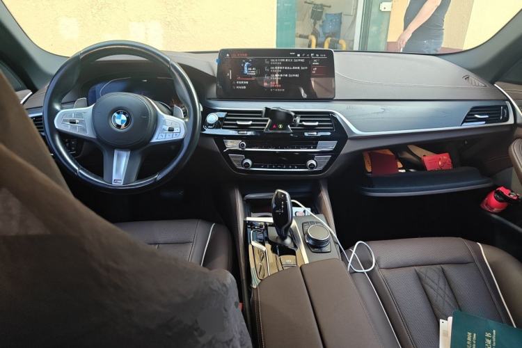 Used BMW 5 Series 2022 Second Facelift 530Li Leading Edition M Sport Package Center Console