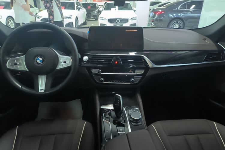 Used BMW 5 Series 2022 Second Facelift 525Li M Sport Package Center Console