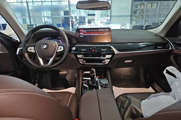 Used BMW 5 Series 2022 Second Facelift 525Li Luxury Package Center Console