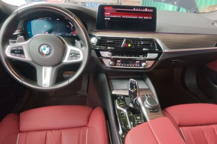 Used BMW 5 Series 2022 Second Facelift 530Li Luxury Version M Sport Package Center Console