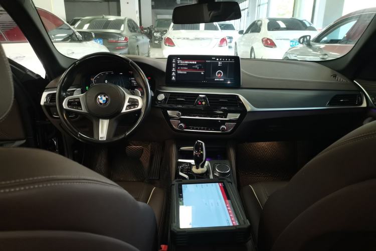 Used BMW 5 Series 2022 Restyled 530Li Leading Edition M Sport Package Center Console