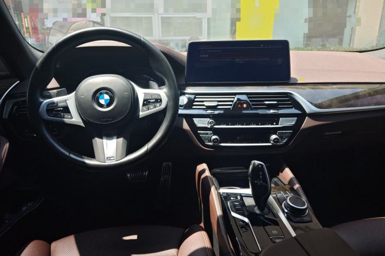 Used BMW 5 Series 2022 Second Facelift 530Li Luxury Version M Sport Package Center Console