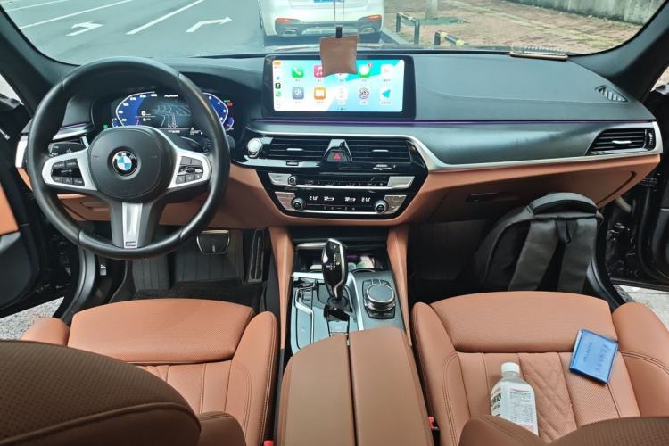 Used BMW 5 Series 2022 Second Facelift 525i M Sport Package Center Console