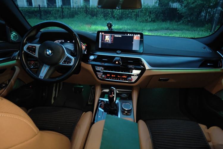 Used BMW 5 Series 2022 Second Facelift 525i M Sport Package Center Console