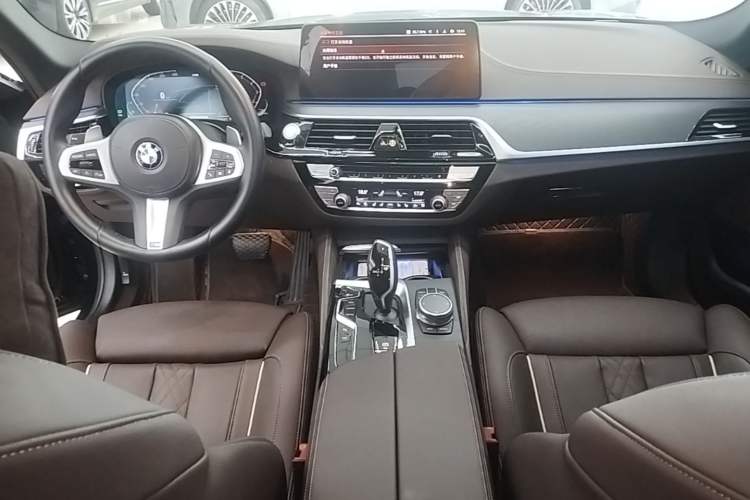 Used BMW 5 Series 2022 Second Facelift 530Li Luxury Version M Sport Package Center Console