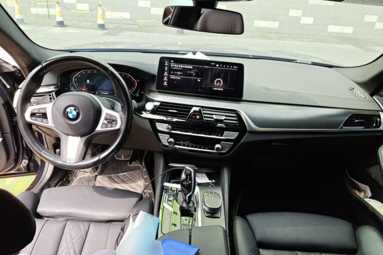 Used BMW 5 Series 2022 530i M Sport Package Center Console