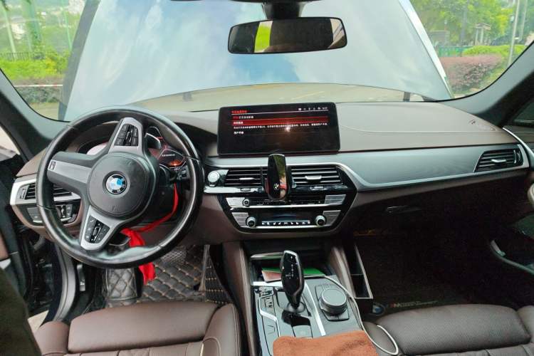 Used BMW 5 Series 2022 530Li Luxury Edition M Sport Package Center Console