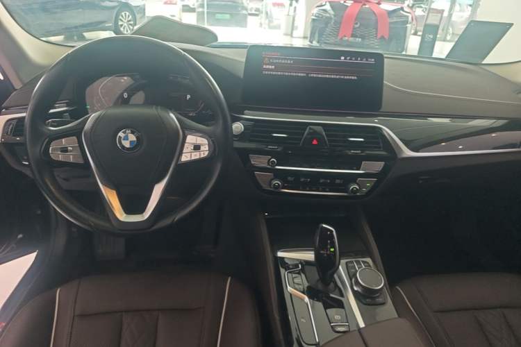 Used BMW 5 Series 2022 Restyled 525Li Luxury Package Center Console