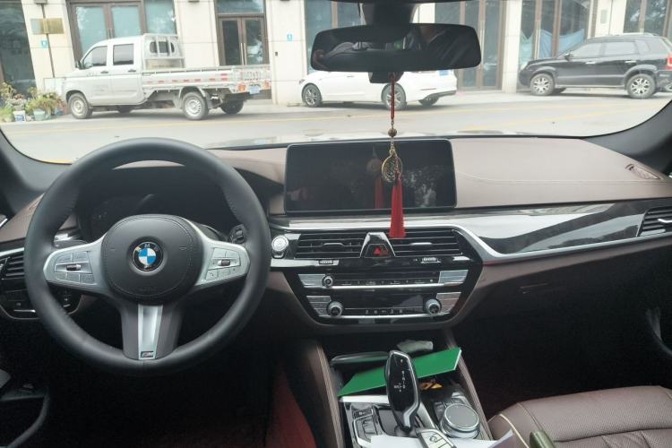 Used BMW 5 Series 2022 Second Facelift 525Li M Sport Package Center Console