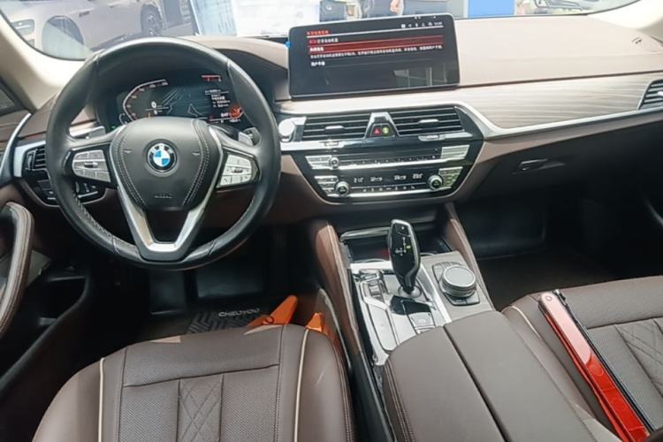 Used BMW 5 Series 2022 Second Facelift 530Li Leading Edition Luxury Package Center Console
