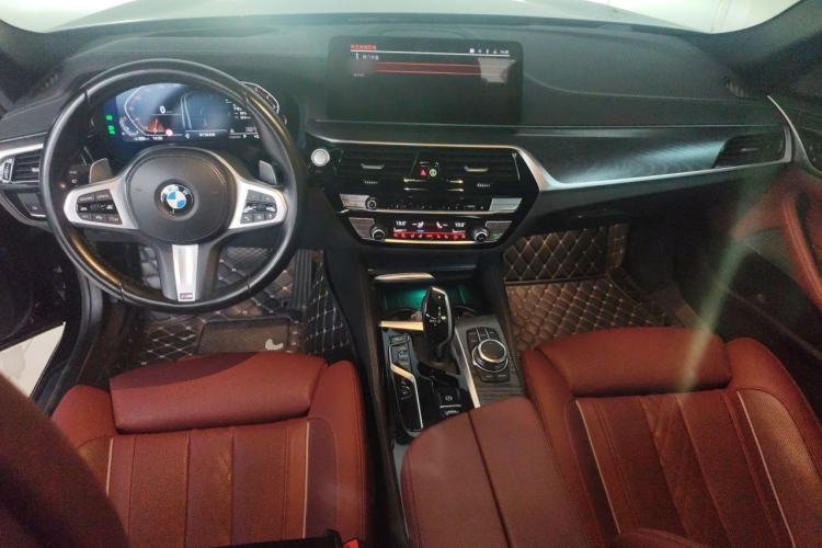 Used BMW 5 Series 2022 Second Facelift 530Li Luxury Version M Sport Package Center Console
