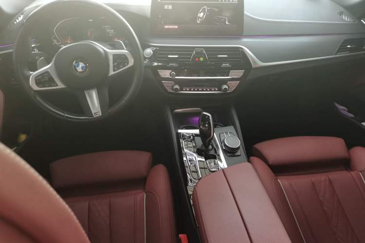 Used BMW 5 Series 2022 Second Facelift 530Li Luxury Version M Sport Package Center Console