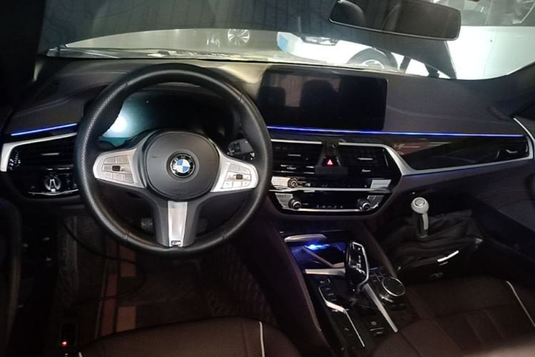 Used BMW 5 Series 2022 Second Facelift 525Li M Sport Package Center Console