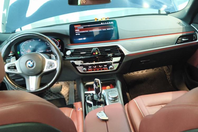 Used BMW 5 Series 2022 Restyled 530Li Leading Edition M Sport Package Center Console