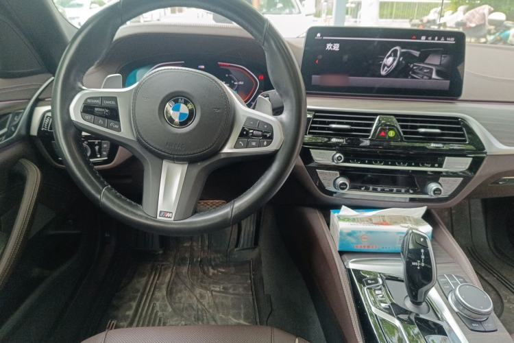 Used BMW 5 Series 2022 Restyled 530Li Leading Edition M Sport Package Center Console
