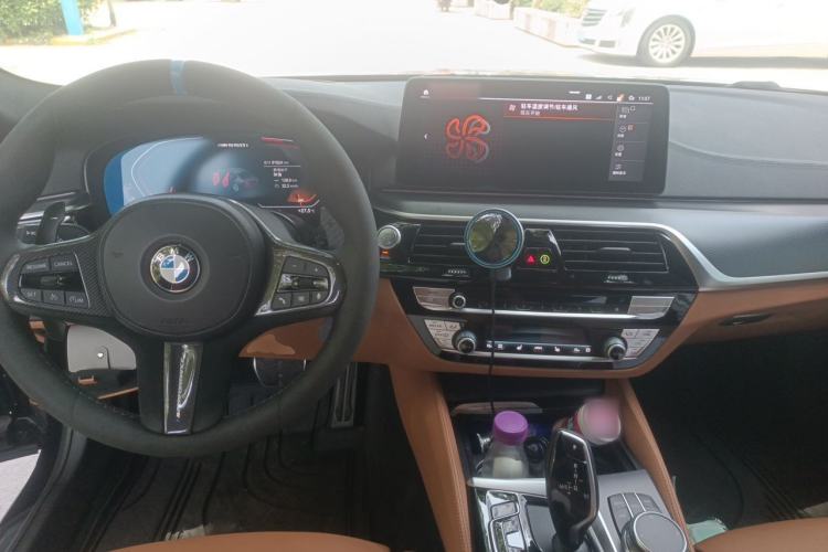 Used BMW 5 Series 2022 Restyled 540i Luxury Edition M Sport Package Center Console