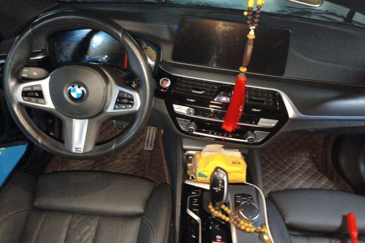 Used BMW 5 Series 2022 525i M Sport Package Center Console