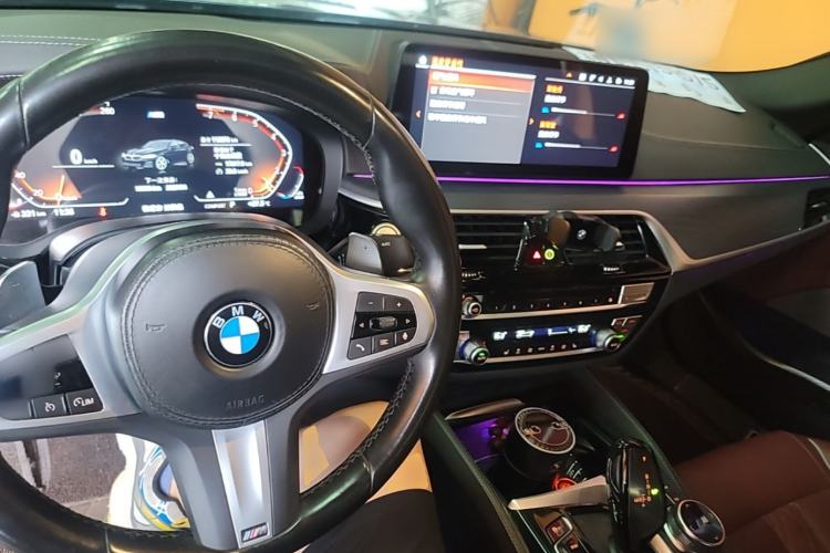 Used BMW 5 Series 2022 Second Facelift 530Li Leading Edition M Sport Package Center Console