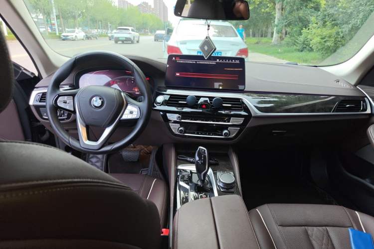 Used BMW 5 Series 2022 Restyled 525Li Luxury Package Center Console