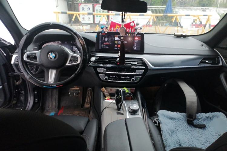 Used BMW 5 Series 2022 Second Facelift 530i M Sport Package Center Console