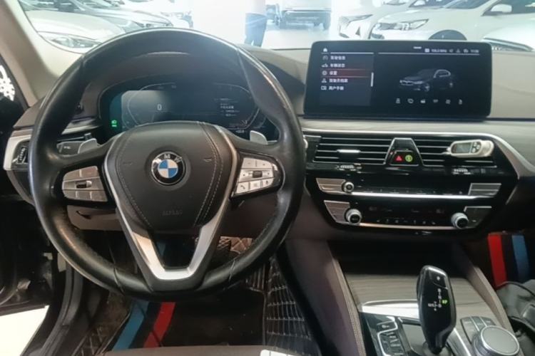 Used BMW 5 Series 2022 Second Facelift 530Li Leading Edition Luxury Package Center Console
