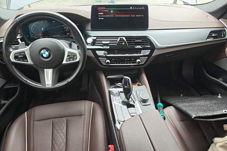 Used BMW 5 Series 2022 Restyled 530Li Leading Edition M Sport Package Center Console