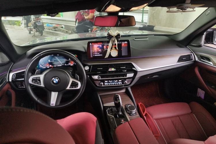 Used BMW 5 Series 2022 Second Facelift 530Li Luxury Version M Sport Package Center Console