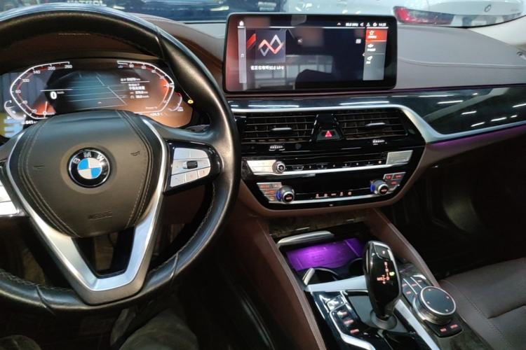 Used BMW 5 Series 2022 Second Facelift 525Li Luxury Package Center Console