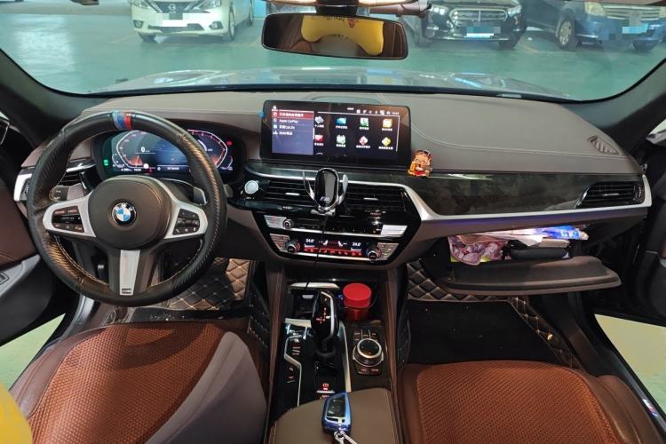 Used BMW 5 Series 2022 Second Facelift 530Li Luxury Version M Sport Package Center Console