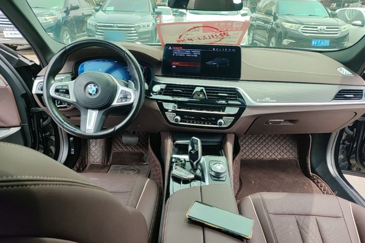 Used BMW 5 Series 2022 Second Facelift 530Li Leading Edition M Sport Package Center Console