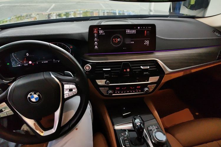 Used BMW 5 Series 2022 Updated 530Li Luxury Edition Premium Package Center Console