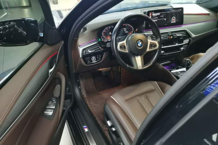 Used BMW 5 Series 2022 Restyled 530Li Leading Edition M Sport Package Driver Seat