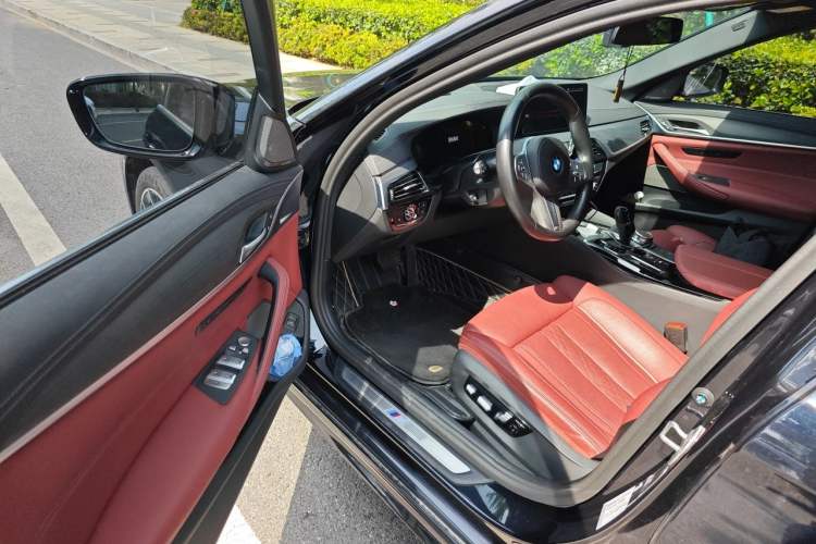 Used BMW 5 Series 2022 Second Facelift 530Li Luxury Version M Sport Package Driver Seat